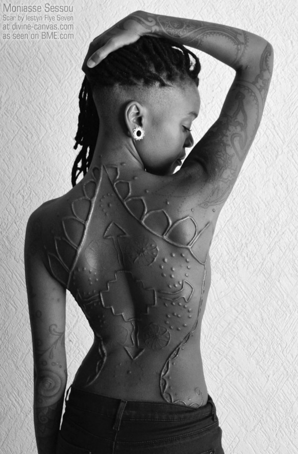 moniasse-backpiece-1