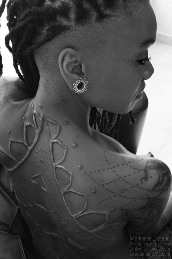 moniasse-backpiece-2